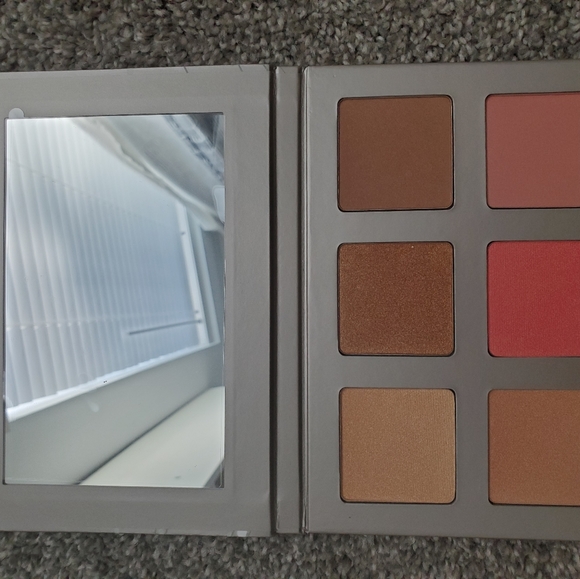 Iconic London Face Palette - Picture 2 of 4